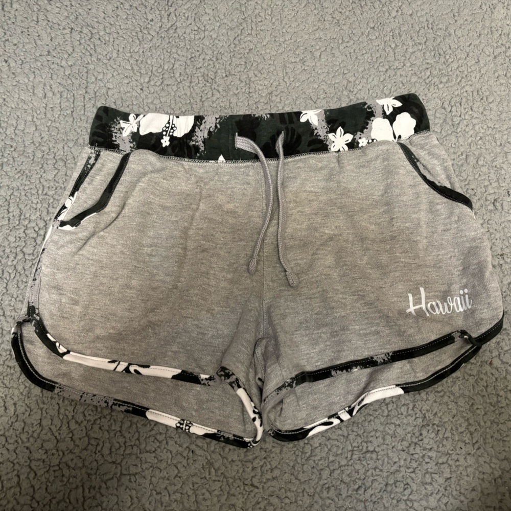 Hawaii Island Desine Collection shorts